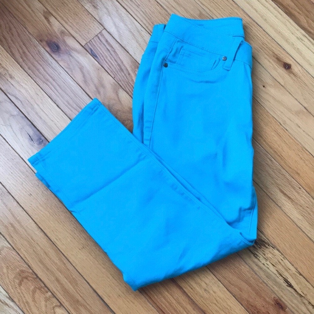 Women’s turquoise capris jeans